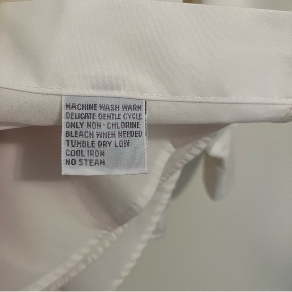 VTG Women’s Foxcroft White Embroidered Buttondown Sz. 4 Metal Buttons Cottage - Picture 4 of 8